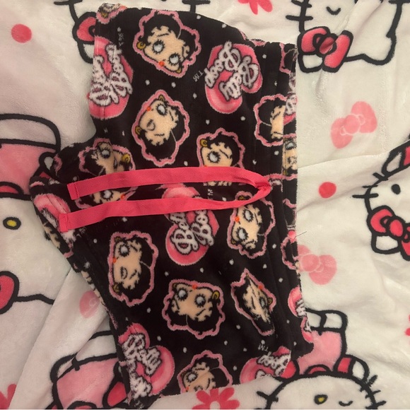 Betty Boop Shorts - Picture 5 of 8